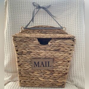 Woven Raffia Mail Basket With Lid And Black & White Checkerboard Ribbon